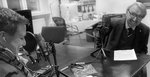 Foto von Günter Stock während der Podcast-Aufnahme mit Mikrofon