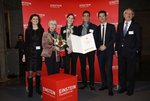 Gruppenfoto mit Einstein Logos